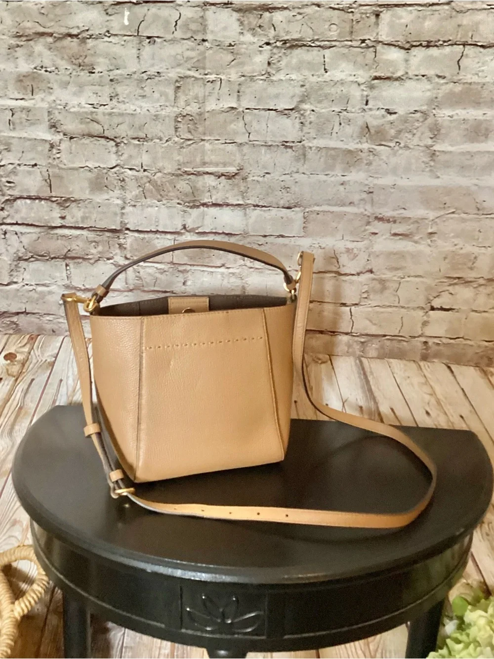 Tory Burch tiramisu McGraw pebbled leather bucket bag crossbody purse